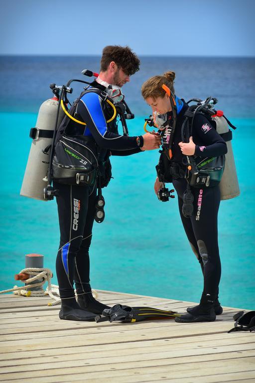 Belmar Oceanfront Apartments Bonaire エクステリア 写真