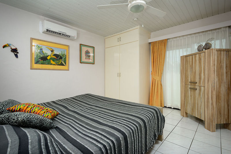 Belmar Oceanfront Apartments Bonaire エクステリア 写真